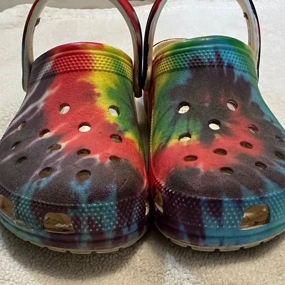 CROCS Vibrant Tie-Dye Sandals - Picture 4 of 5